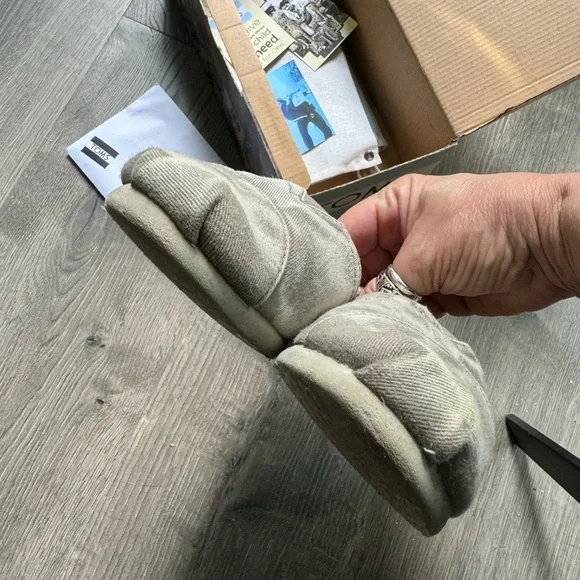 Tom classic flats in a stone washed twill color with original box & goodies - Picture 5 of 13